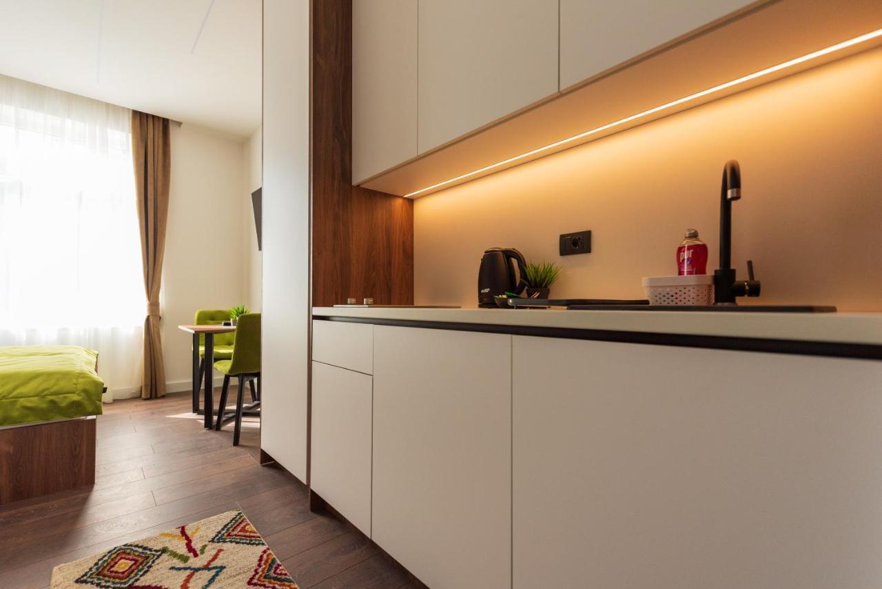 Emerald Free Garage Parking Apartma